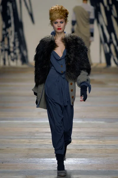 Look 10